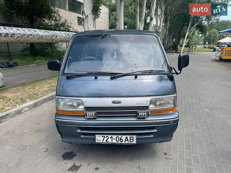 Мінівен Toyota Hiace 1990 в Дніпрі