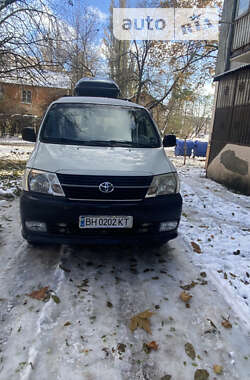  Toyota Hiace 2007 в 