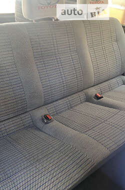  Toyota Hiace 2007 в 