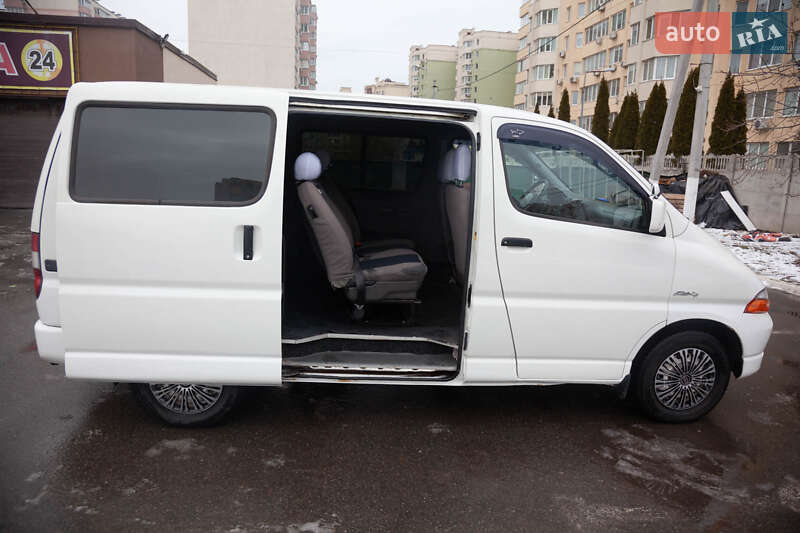 Внедорожник / Кроссовер Toyota Hiace 2004 в Киеве