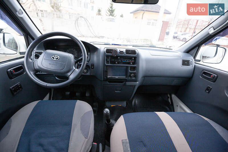 Внедорожник / Кроссовер Toyota Hiace 2004 в Киеве