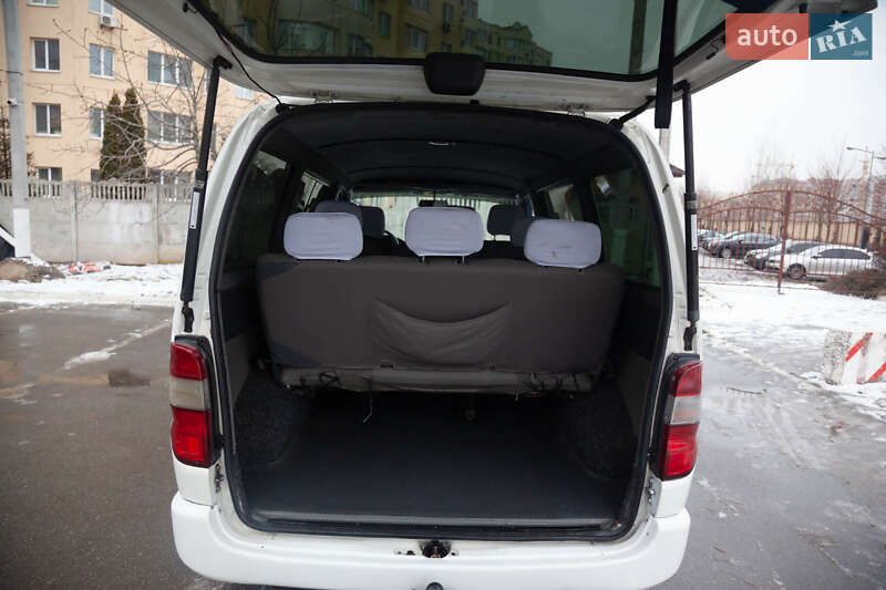 Внедорожник / Кроссовер Toyota Hiace 2004 в Киеве