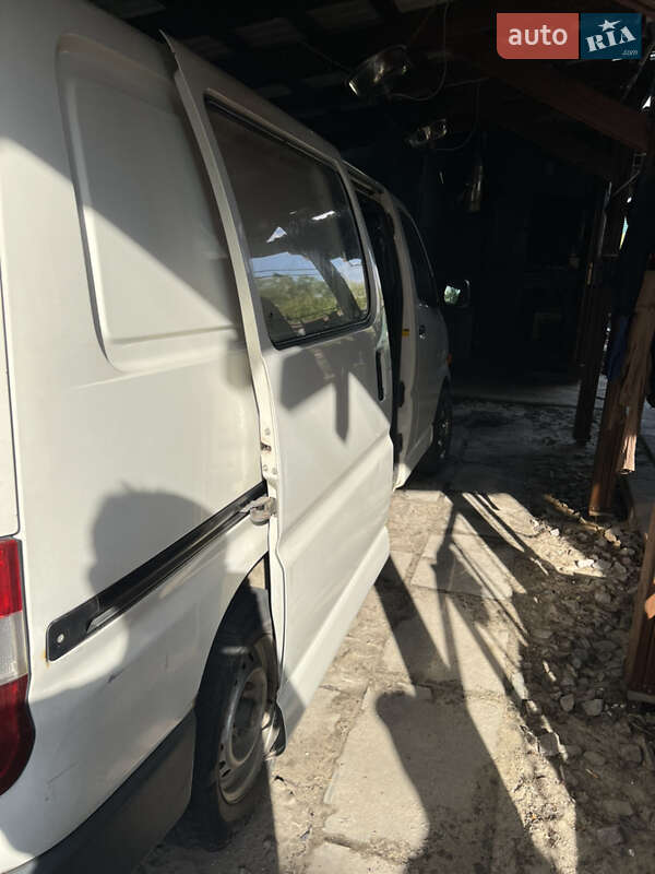 Минивэн Toyota Hiace 2002 в Боровой