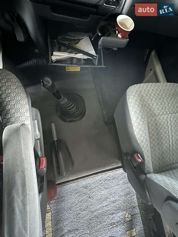 Минивэн Toyota Hiace 2002 в Боровой