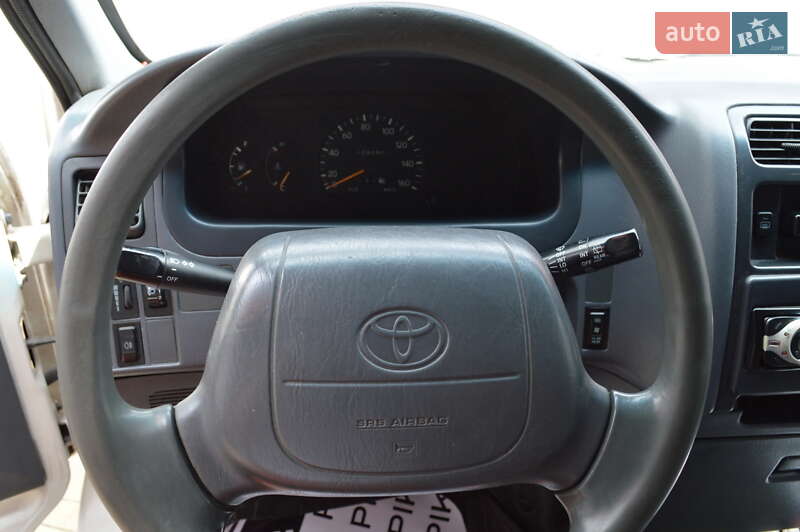Мінівен Toyota Hiace 1998 в Львові