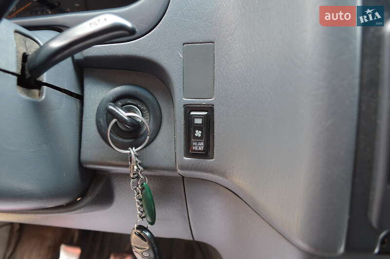 Мінівен Toyota Hiace 1998 в Львові