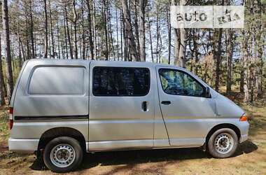 Седан Toyota Hiace 2003 в Любашівці