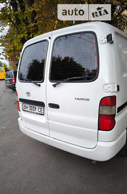 Мінівен Toyota Hiace 2006 в 