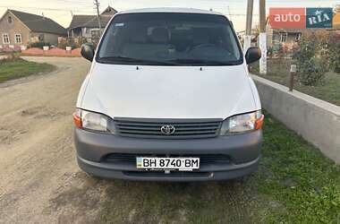 Микровэн Toyota Hiace 2005 в Сарате