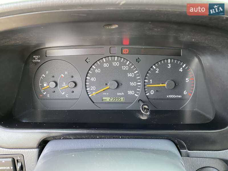Минивэн Toyota Hiace 2008 в Южном