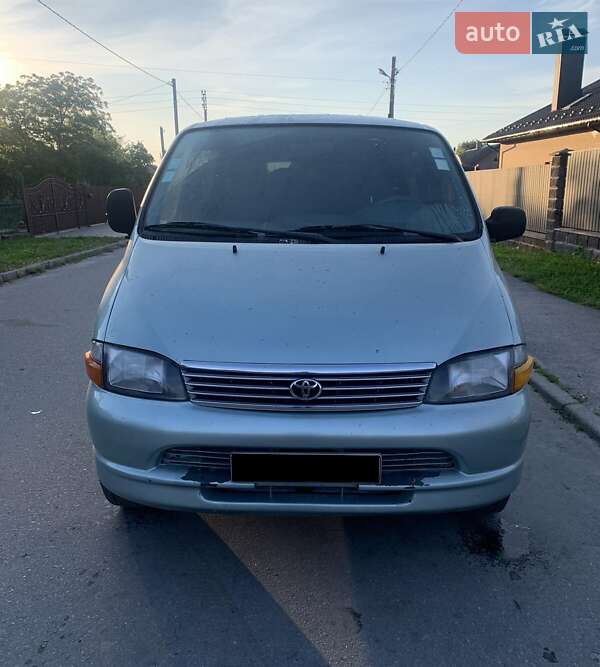 Минивэн Toyota Hiace 1996 в Кременце