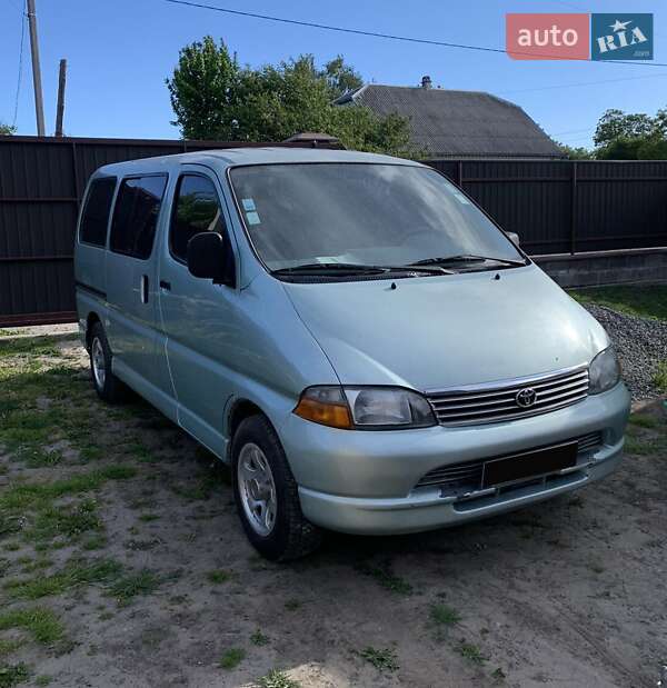 Минивэн Toyota Hiace 1996 в Кременце