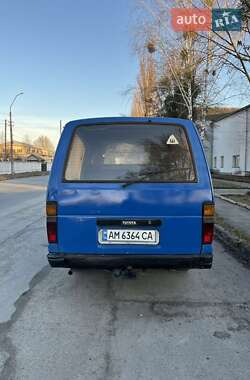 Мінівен Toyota Hiace 1986 в Звягелі