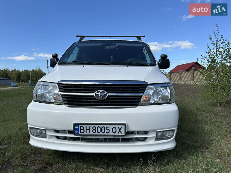 Мінівен Toyota Hiace 2012 в Сарнах