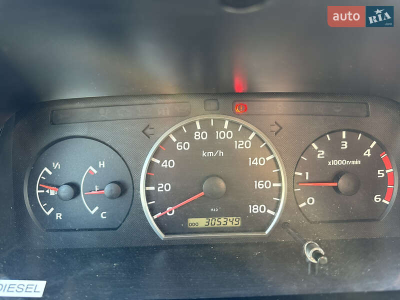 Мінівен Toyota Hiace 2012 в Сарнах