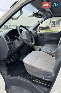 Мінівен Toyota Hiace 2006 в 