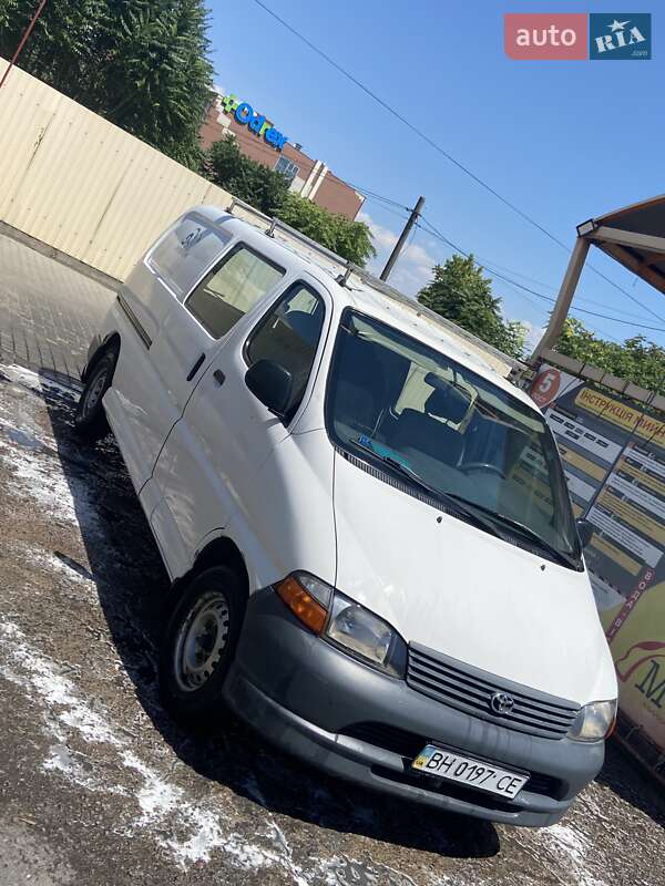 Toyota Hiace 2005