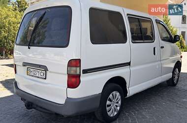 Минивэн Toyota Hiace 2000 в 