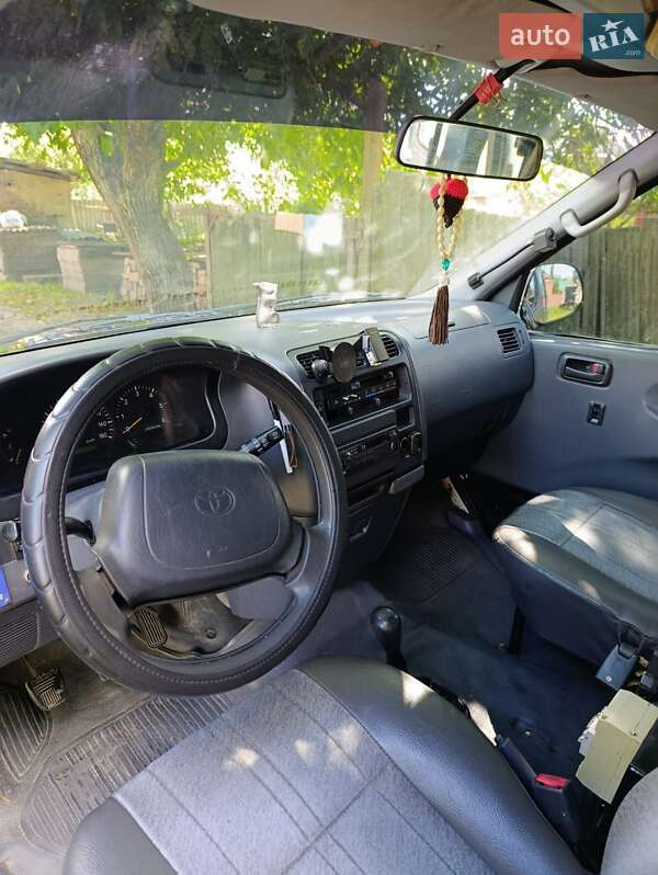 Мікровен Toyota Hiace 2006 в Полтаві