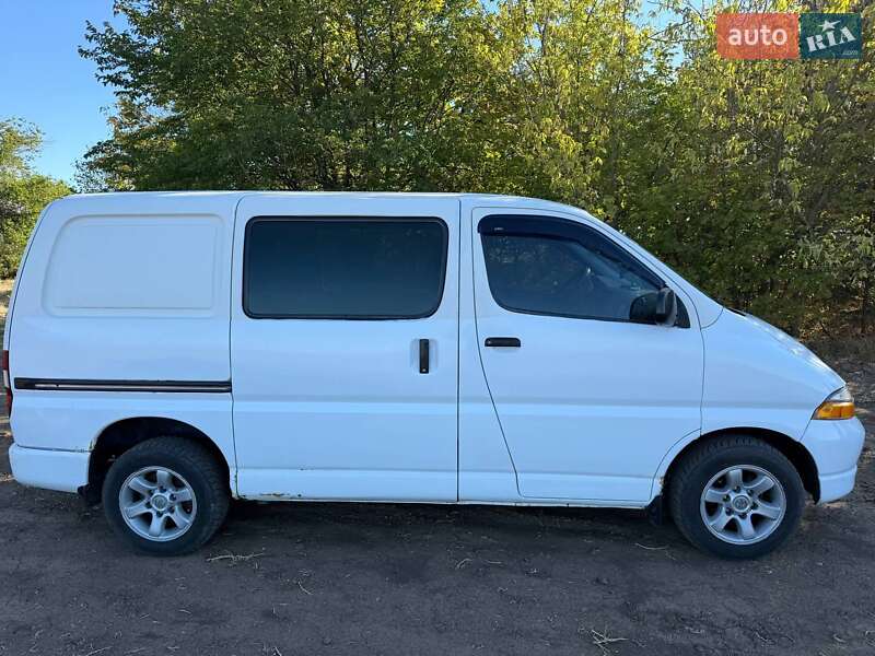 Минивэн Toyota Hiace 2000 в Одессе