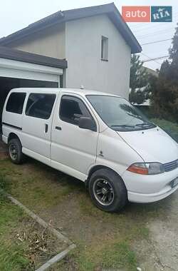 Мінівен Toyota Hiace 2002 в Києві