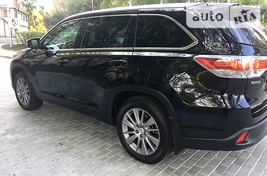 Седан Toyota Highlander 2015 в Киеве