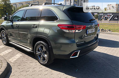 Внедорожник / Кроссовер Toyota Highlander 2018 в Львове