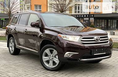 Позашляховик / Кросовер Toyota Highlander 2013 в 