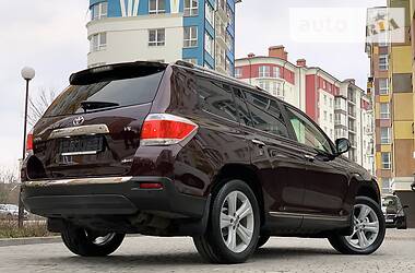 Позашляховик / Кросовер Toyota Highlander 2013 в 