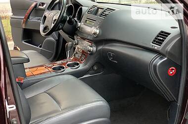 Позашляховик / Кросовер Toyota Highlander 2013 в 