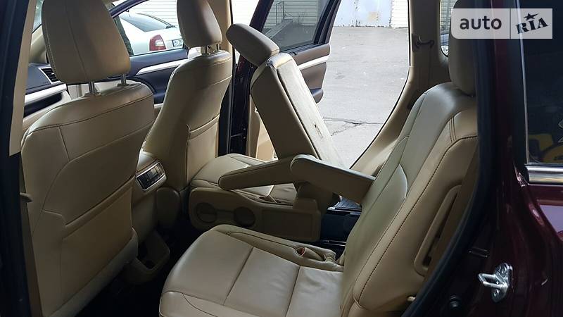 Позашляховик / Кросовер Toyota Highlander 2016 в Києві