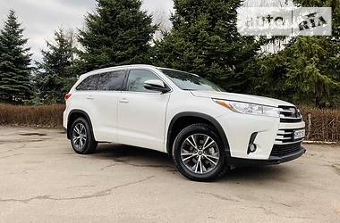 Позашляховик / Кросовер Toyota Highlander 2018 в 
