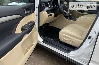 Позашляховик / Кросовер Toyota Highlander 2018 в 