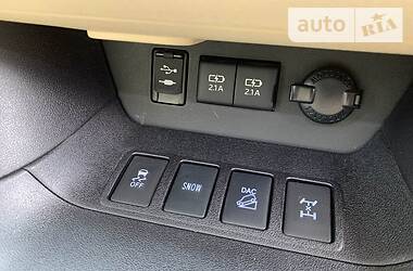 Позашляховик / Кросовер Toyota Highlander 2018 в 