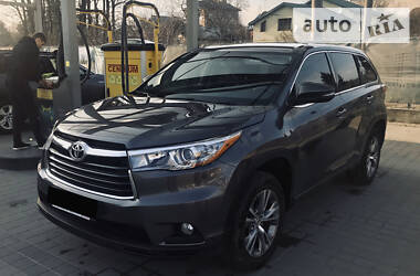 Внедорожник / Кроссовер Toyota Highlander 2015 в 