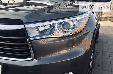 Внедорожник / Кроссовер Toyota Highlander 2015 в 