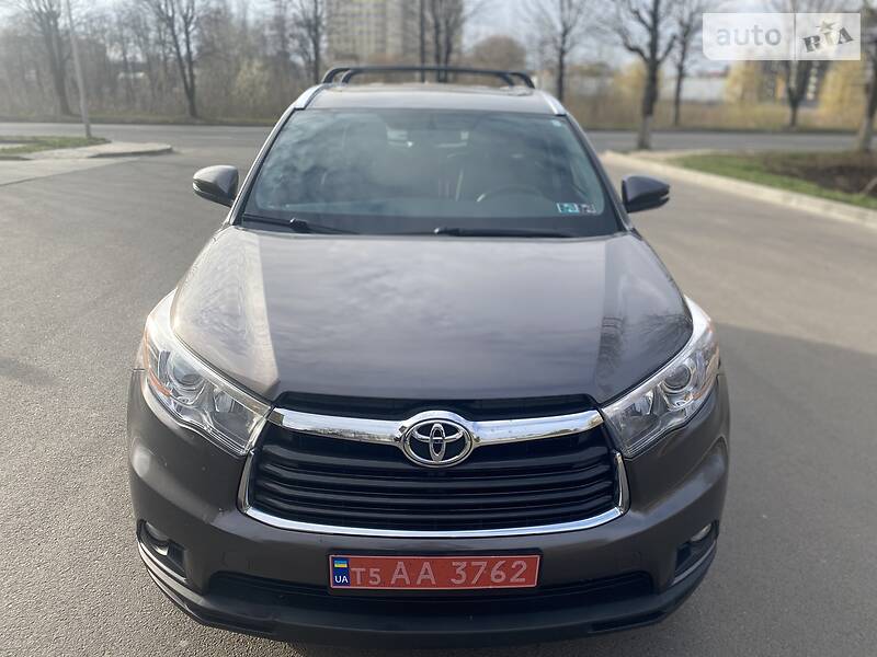 Позашляховик / Кросовер Toyota Highlander 2015 в Луцьку