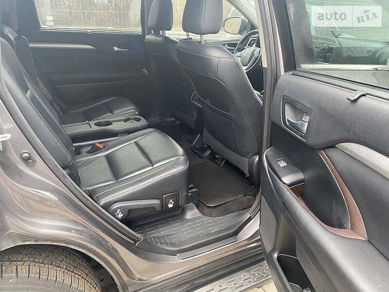 Позашляховик / Кросовер Toyota Highlander 2015 в Луцьку