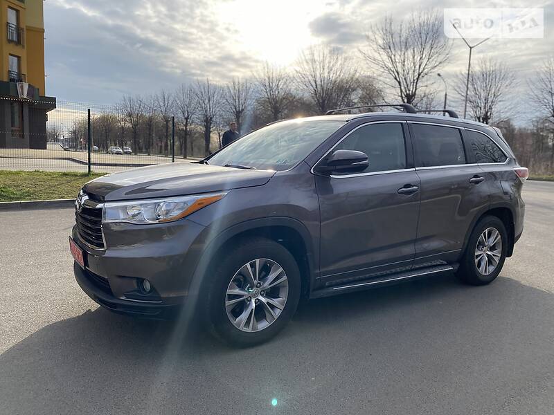 Позашляховик / Кросовер Toyota Highlander 2015 в Луцьку