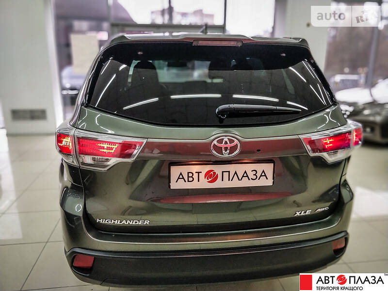 Позашляховик / Кросовер Toyota Highlander 2015 в Чернівцях