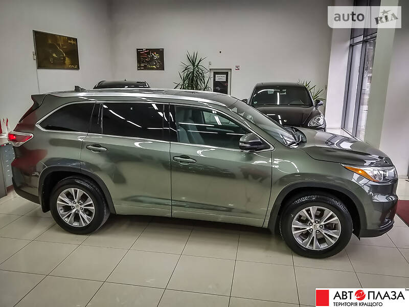 Позашляховик / Кросовер Toyota Highlander 2015 в Чернівцях