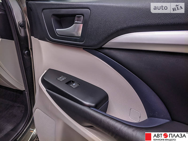 Позашляховик / Кросовер Toyota Highlander 2015 в Чернівцях