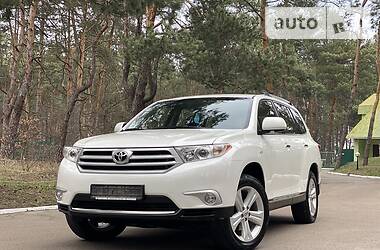 Позашляховик / Кросовер Toyota Highlander 2014 в 
