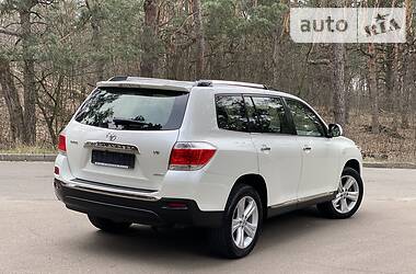 Позашляховик / Кросовер Toyota Highlander 2014 в 