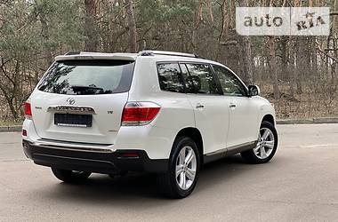 Позашляховик / Кросовер Toyota Highlander 2014 в 