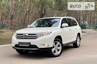 Позашляховик / Кросовер Toyota Highlander 2014 в 