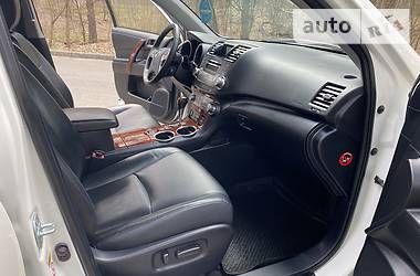Позашляховик / Кросовер Toyota Highlander 2014 в 
