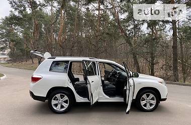 Позашляховик / Кросовер Toyota Highlander 2014 в 