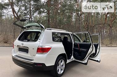 Позашляховик / Кросовер Toyota Highlander 2014 в 