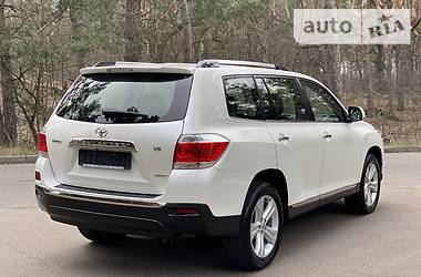 Позашляховик / Кросовер Toyota Highlander 2014 в 